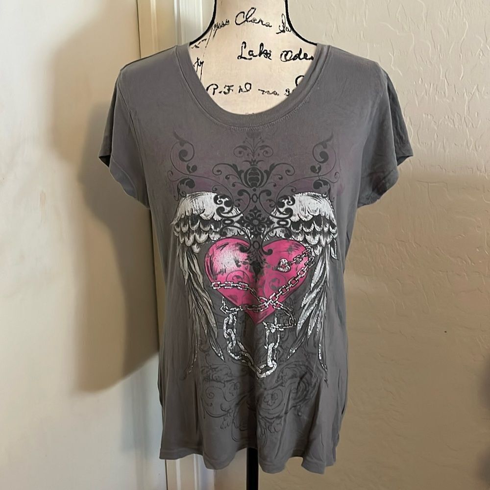 Y2K Gray Heart Wings Graphic Shirt 2000’s